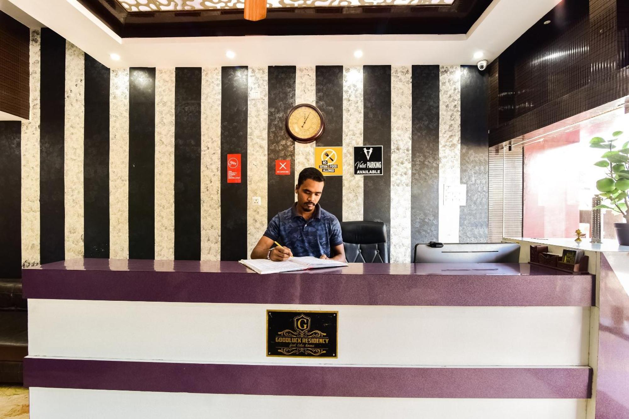 Capital O Good Luck Residency Hotel Dispur Extérieur photo